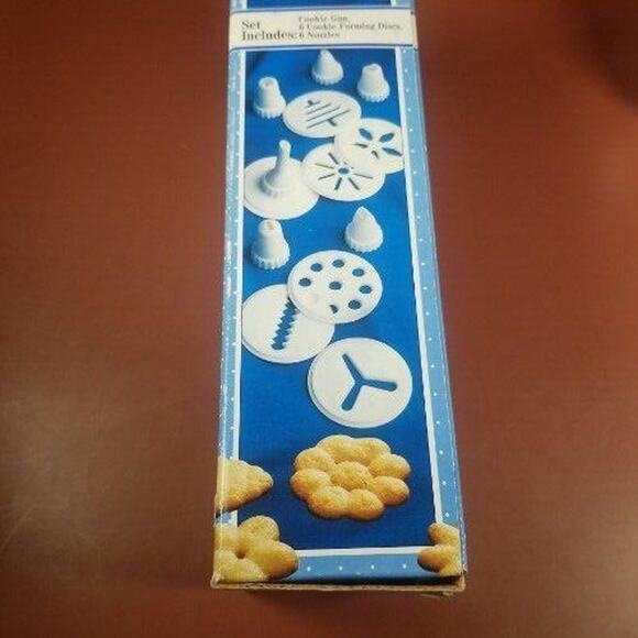 Pillsbury 13 Piece Cookie Gun Press Forming 6 Discs 6 Nozzles 1993 Doughboy - Picture 6 of 11